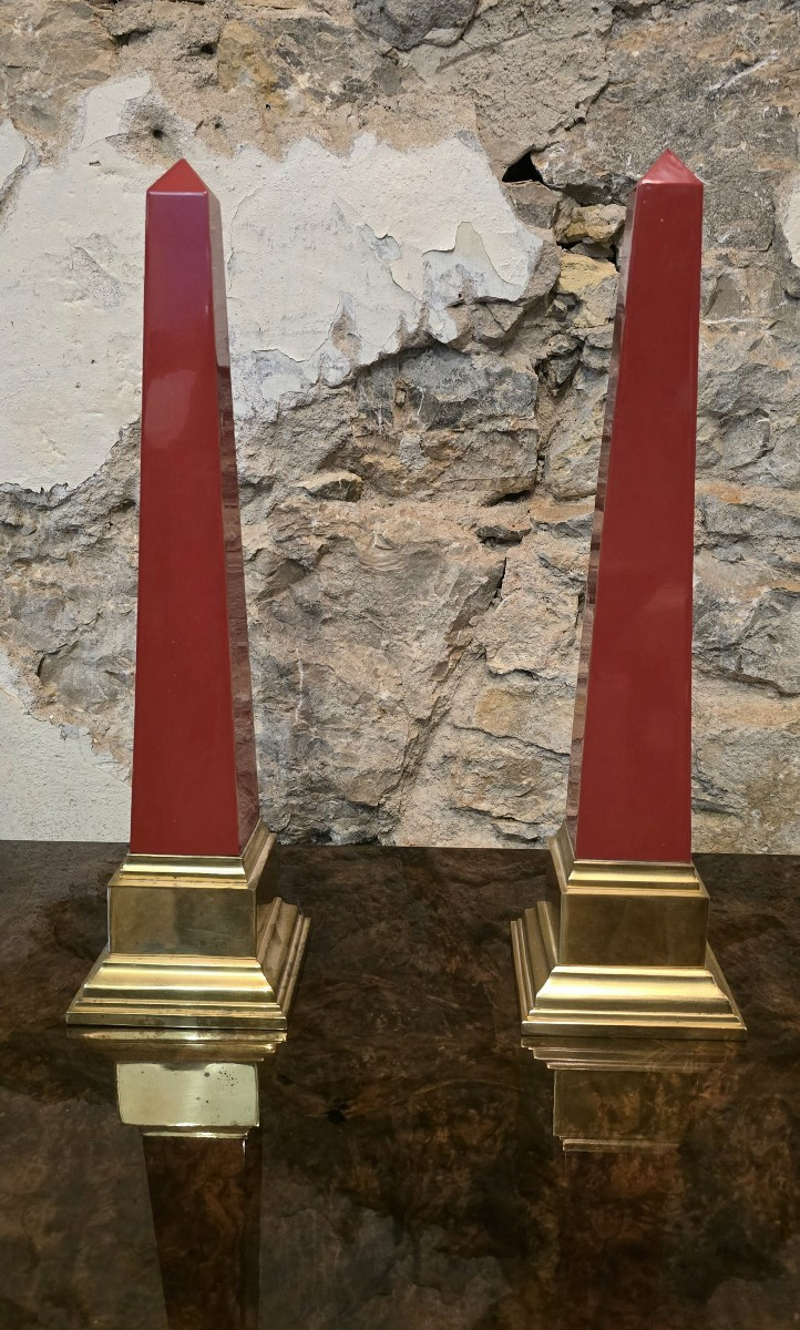 Jacques Charpentier (1918-1986) - Pair Of Red Resin Obelisks