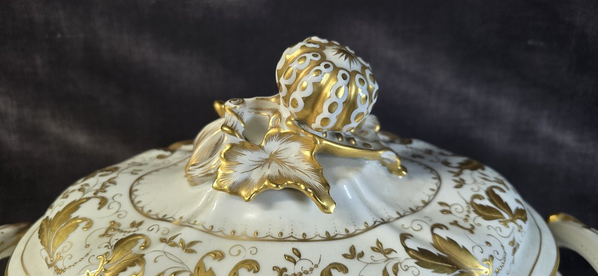 Le Tallec (paris) - Covered Tureen And Its Stand In Porcelain – Gilded Vegetal Decoration -photo-1