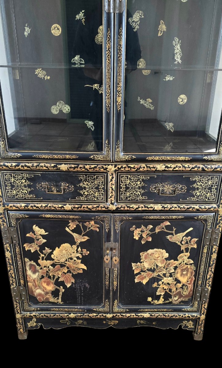 Vitrine chinoise laquée noire décor doré peint à la main – milieu XXe siècle-photo-3