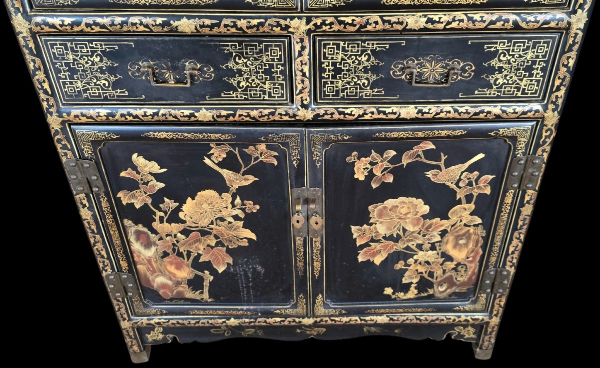 Vitrine chinoise laquée noire décor doré peint à la main – milieu XXe siècle-photo-4