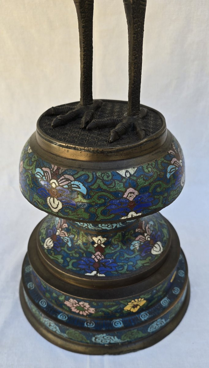 Statue en bronze et émaux cloisonnés représentant Guanyin sur paon – Chine – H 82 cm-photo-4