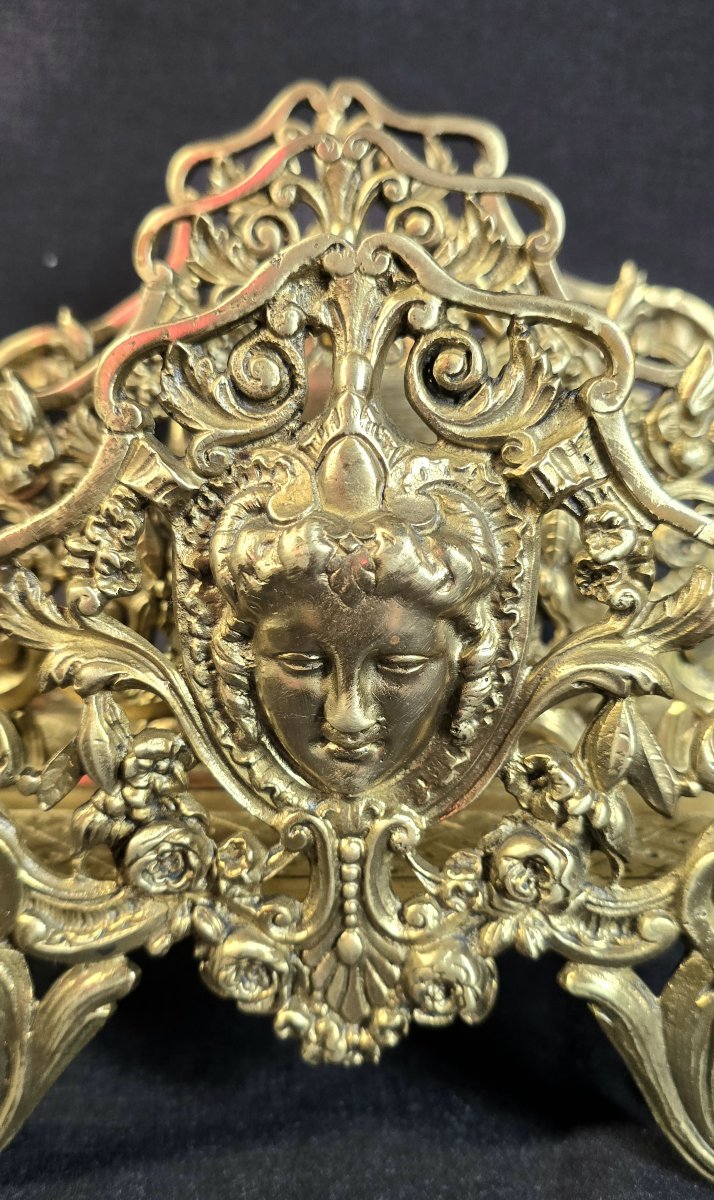 Porte-lettres de bureau en métal doré à décor de mascarons féminins, fin XIXe siècle-photo-3
