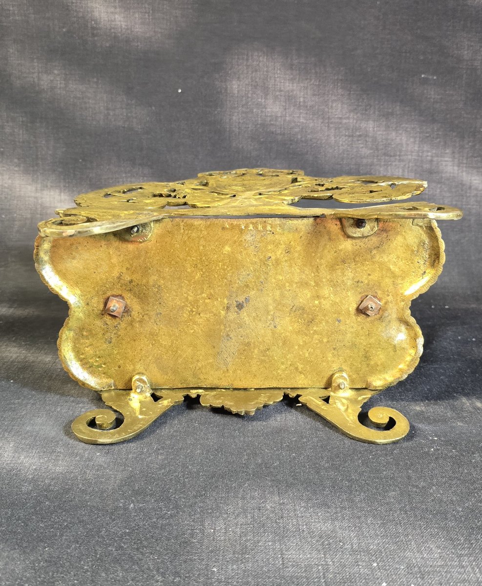 Porte-lettres de bureau en métal doré à décor de mascarons féminins, fin XIXe siècle-photo-1