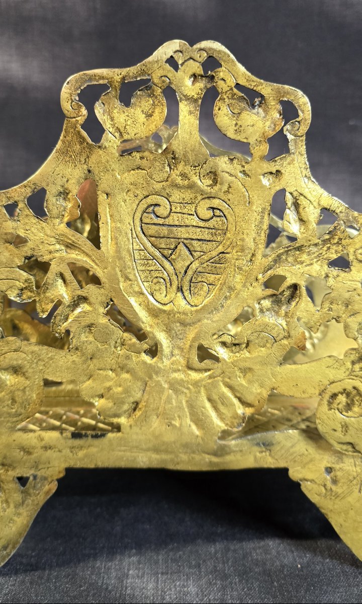 Porte-lettres de bureau en métal doré à décor de mascarons féminins, fin XIXe siècle-photo-2
