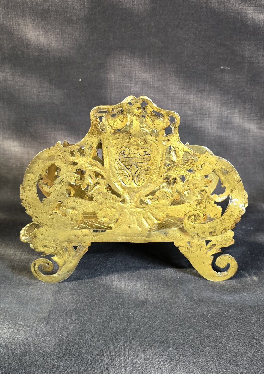 Porte-lettres de bureau en métal doré à décor de mascarons féminins, fin XIXe siècle-photo-3