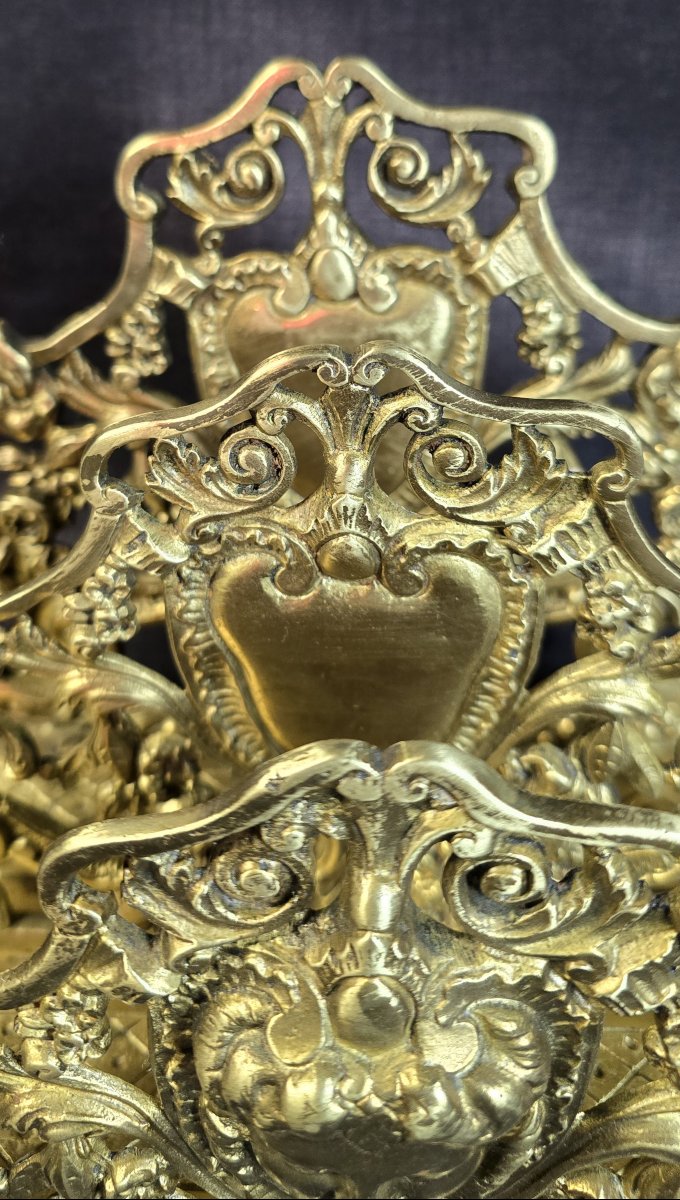 Porte-lettres de bureau en métal doré à décor de mascarons féminins, fin XIXe siècle-photo-5