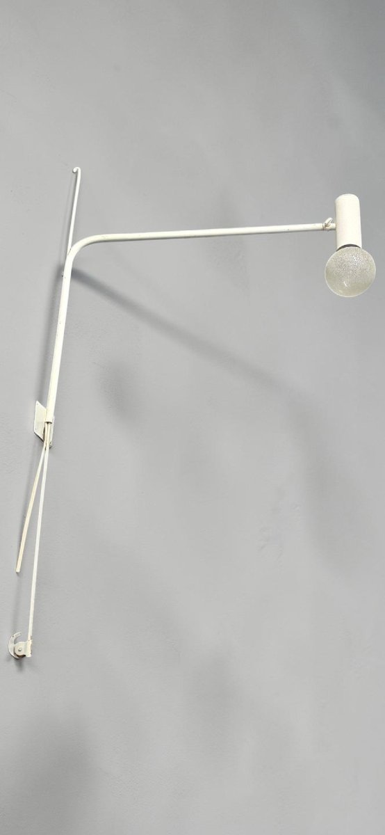 Applique murale minimaliste en métal dans le goût de Jean Prouvé, vers 1950