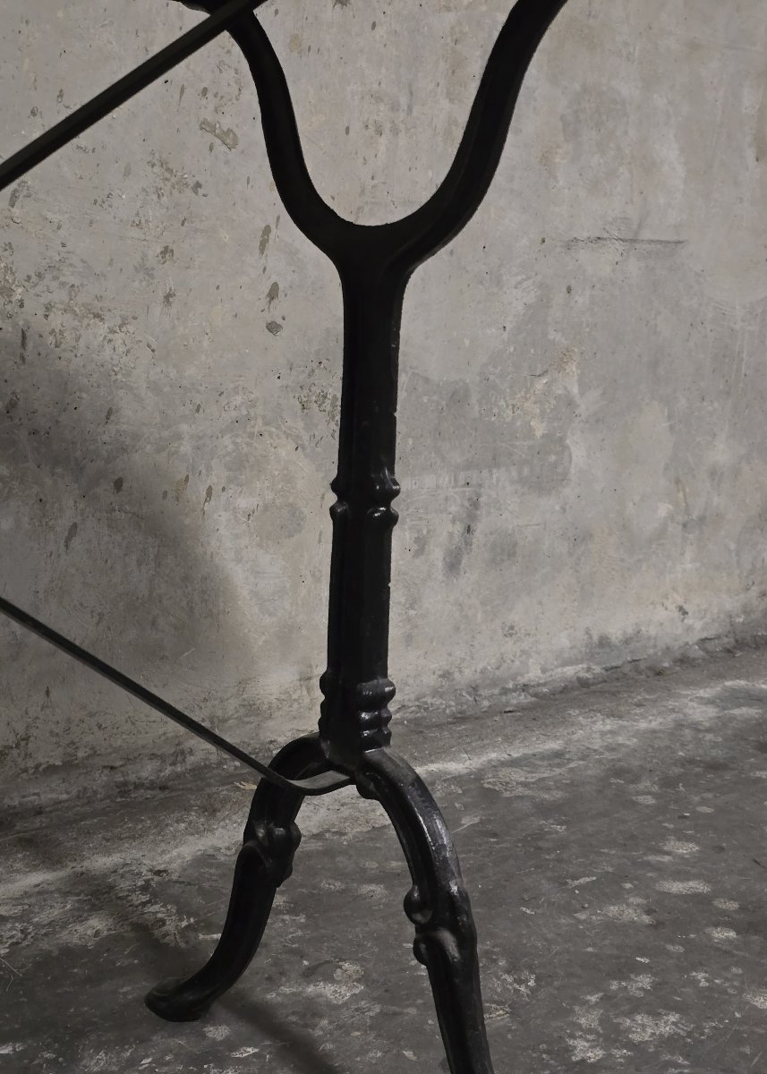 Table bistrot ovale en marbre blanc et piètement en fonte noire - 120 cm  -photo-6