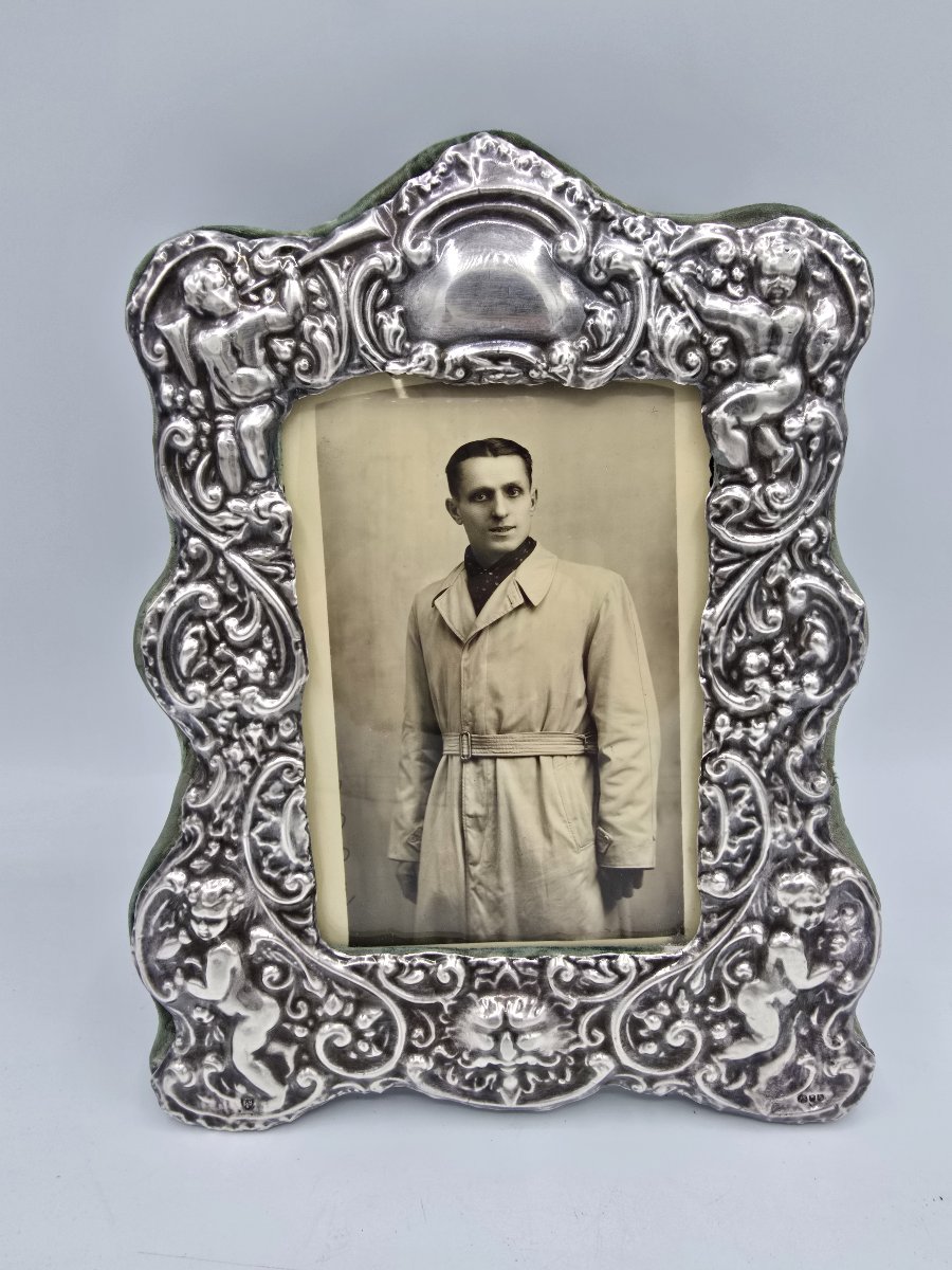 English Photo Frame In 925 Sterling Silver – London, 1905 – Putti Design – 19 × 14 Cm