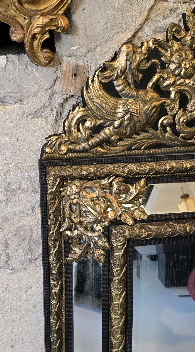 Miroir à parecloses en bois noirci et métal repoussé doré style Louis XIV, vers 1870-1890-photo-6