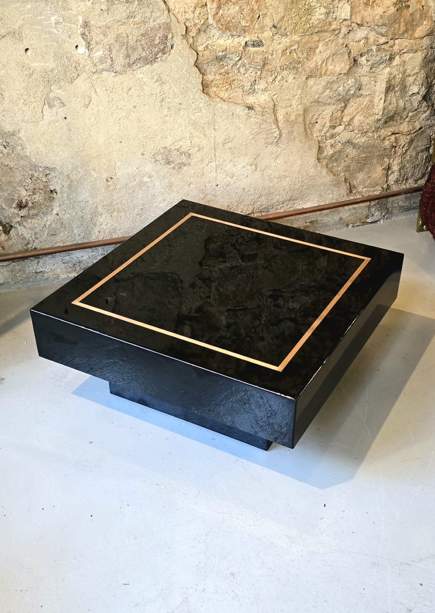 Jean-Claude Mahey, attribuée à – Table basse carrée en laque noire et laiton, années 1970