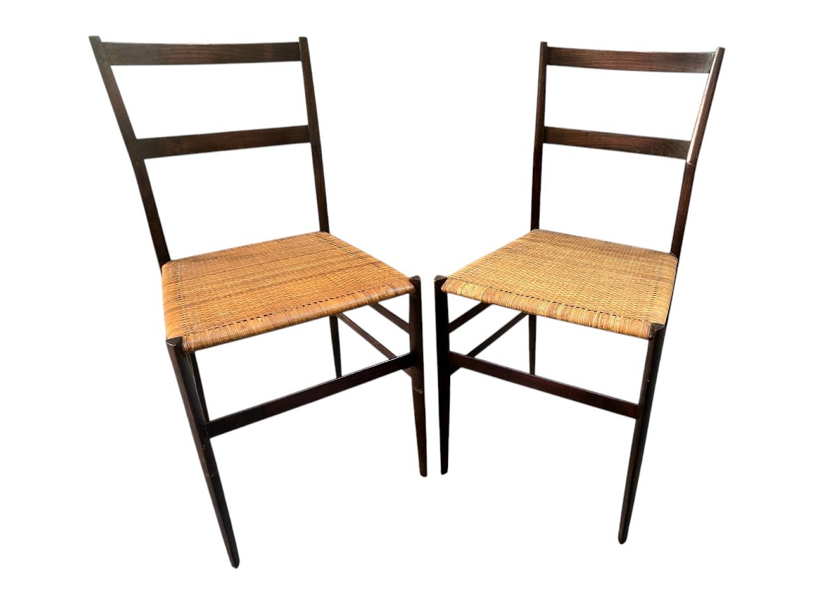 Gio Ponti, modèle 699 dit Superleggera, paire de chaises en frêne teinté assise en canne tressé
