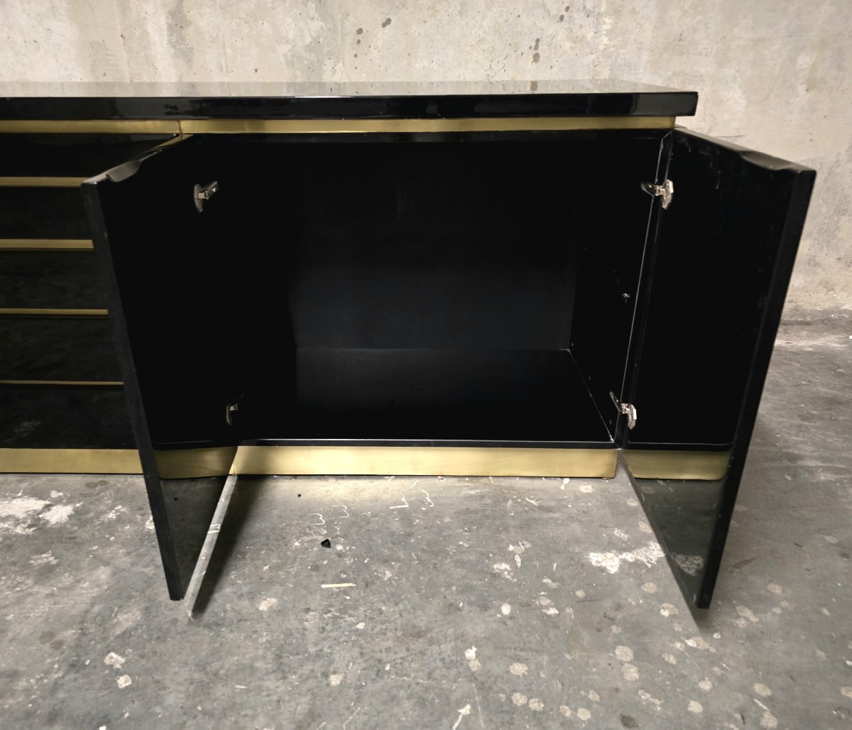 Jean-claude Mahey For Maison Romeo Paris — Sideboard In Black Lacquer And Brass, 1970s-photo-3