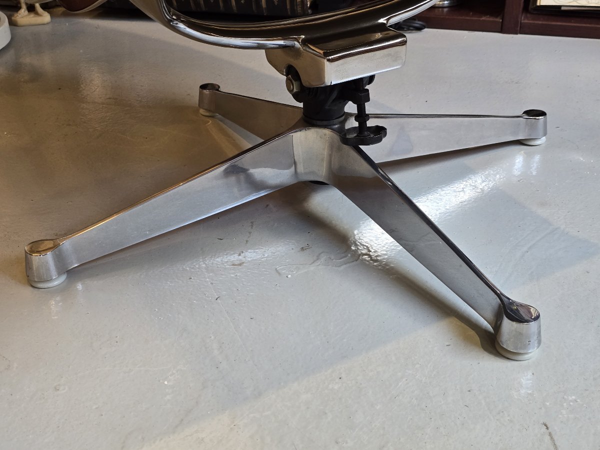 Charles & Ray Eames - Fauteuil lounge EA 124 - Aluminum Group,  Herman Miller vers 1960/70-photo-4