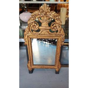 Miroir Louis XIV en bois sculpté doré époque XVIII - 75 cm