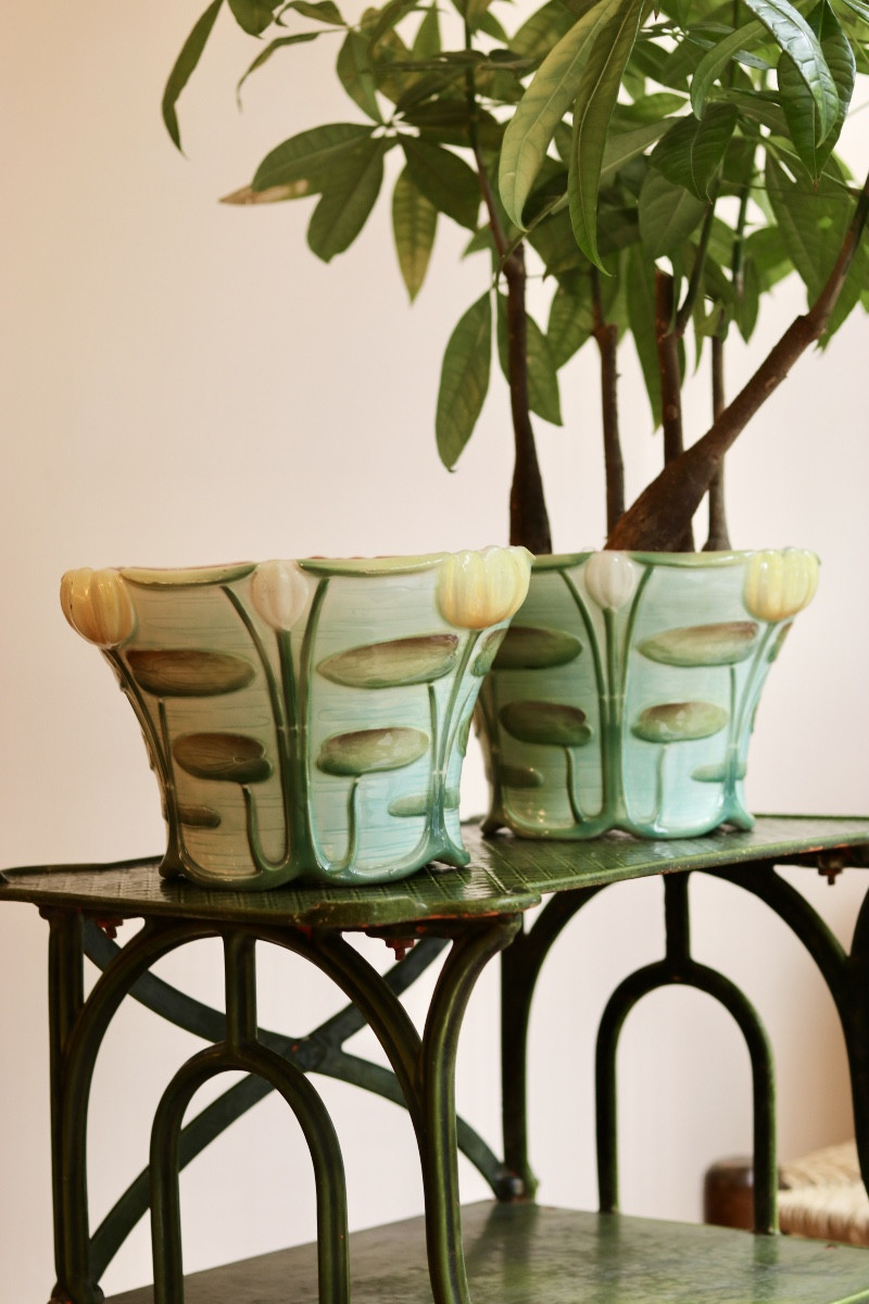 Paire de cache-pots Art Nouveau en barbotine, manufacture Saint-Clément, vers 1900