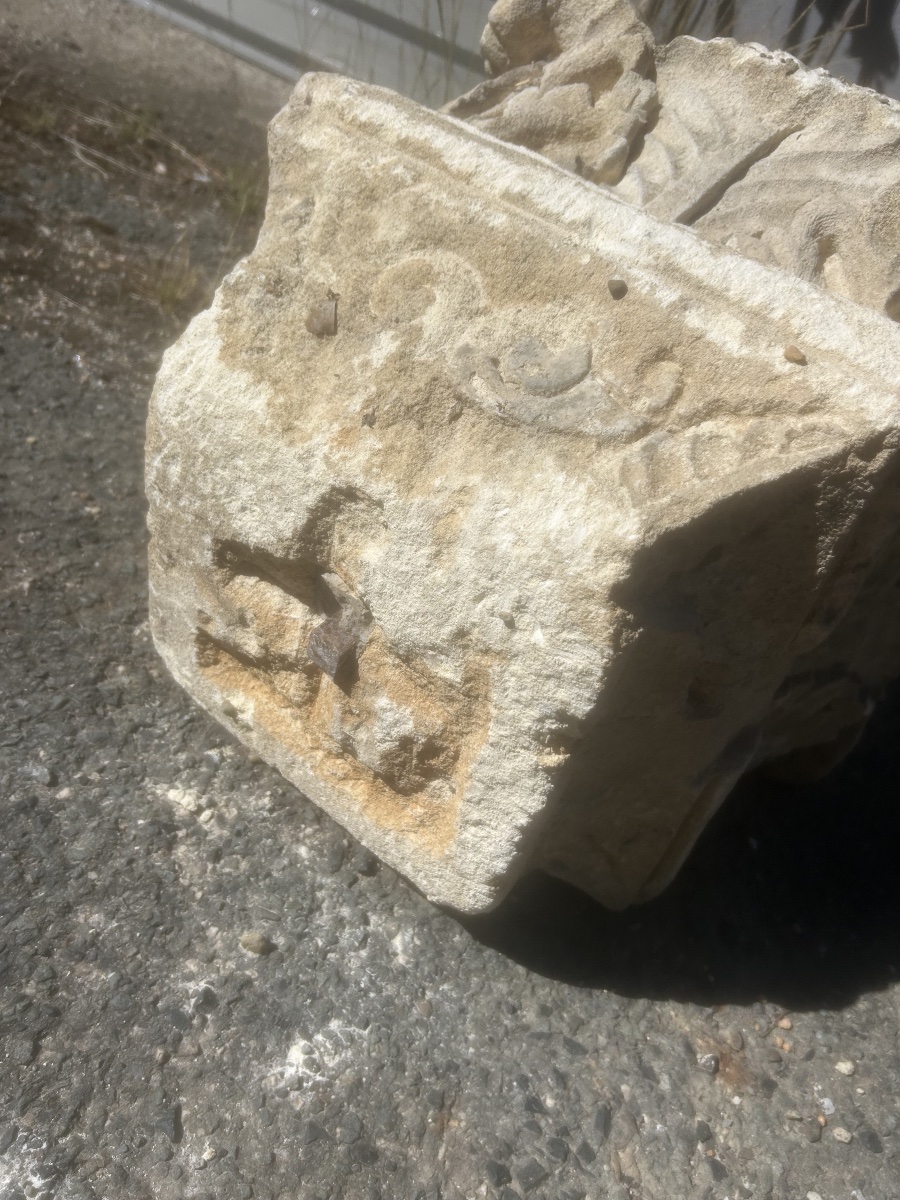 Stone Carving: Antique Capital, Top Of A Pillar, Castle, Mansion-photo-4