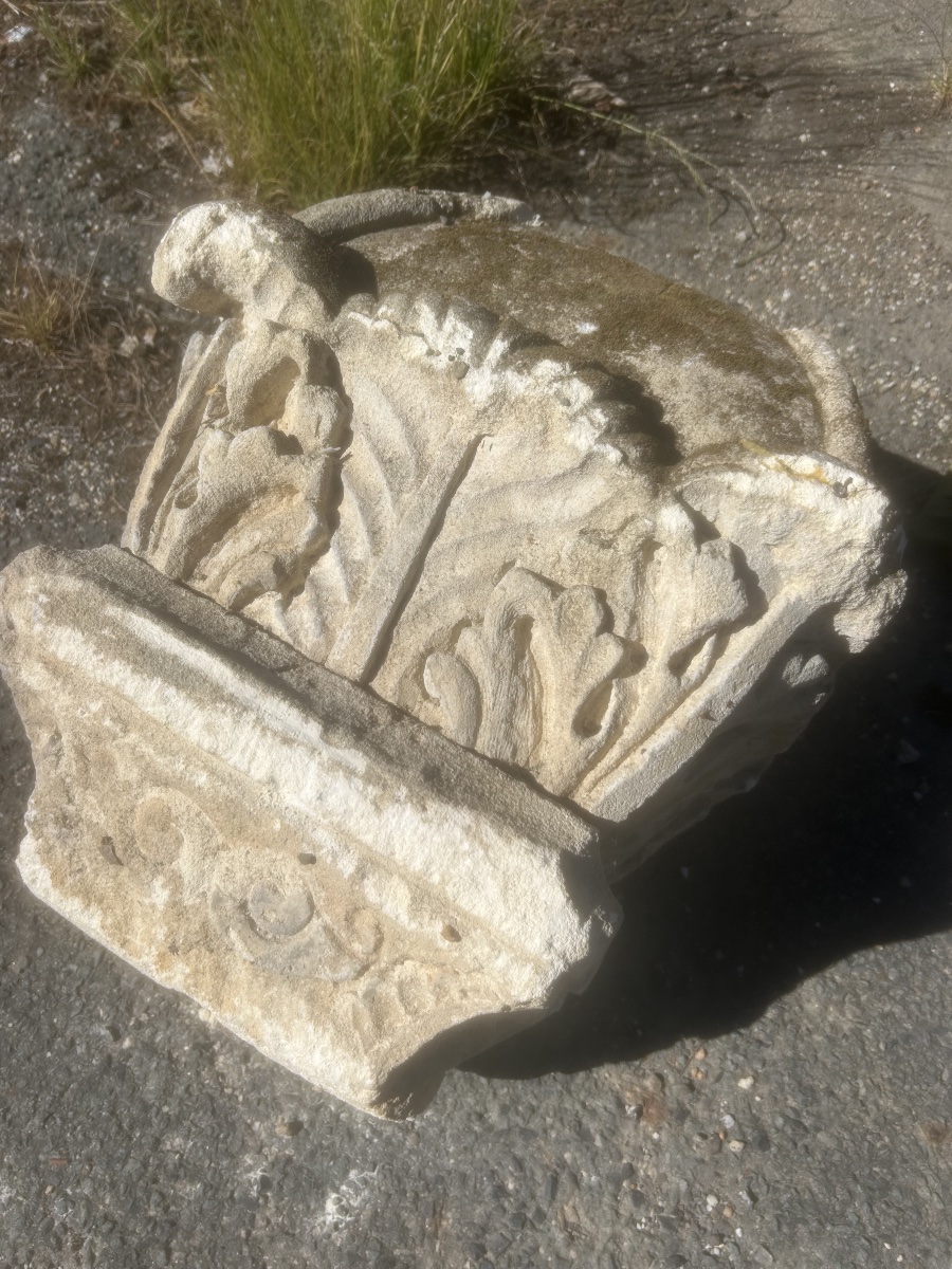 Stone Carving: Antique Capital, Top Of A Pillar, Castle, Mansion