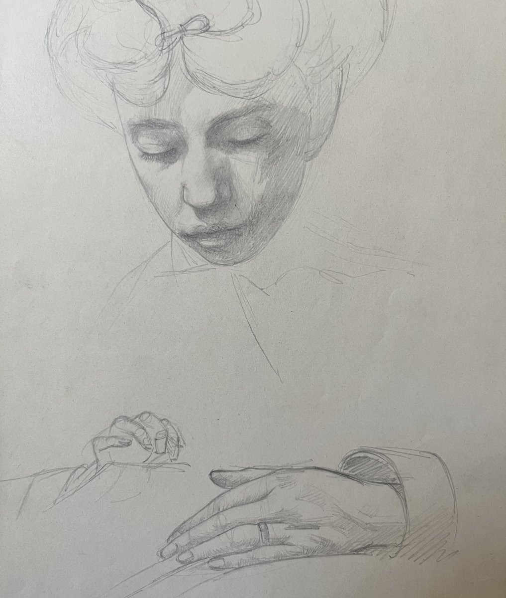 André Eugène Costilhes (1865-1940) Une jeune femme cousant, dessin -photo-3