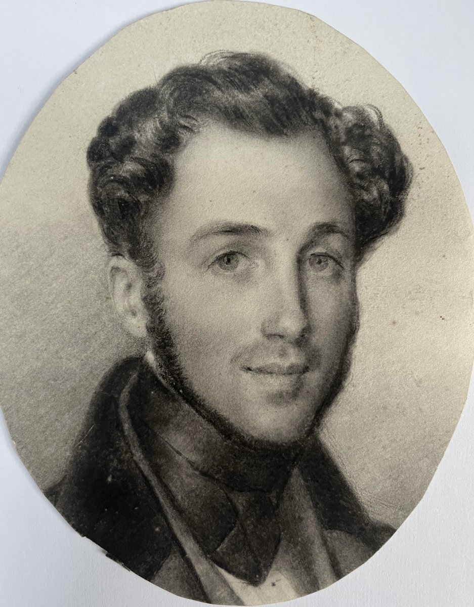 École romantique française, Portrait d'un jeune homme, fusain sur papier-photo-1