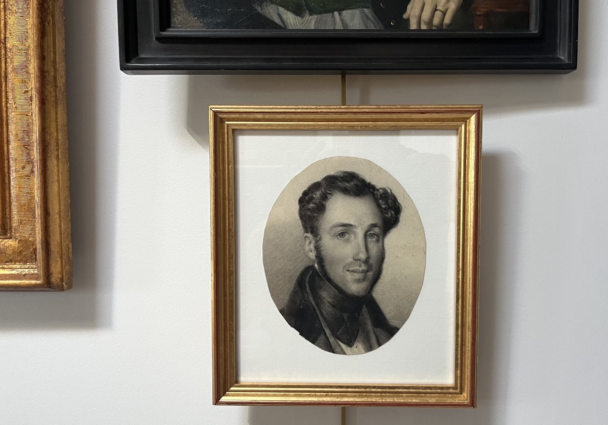 École romantique française, Portrait d'un jeune homme, fusain sur papier-photo-3