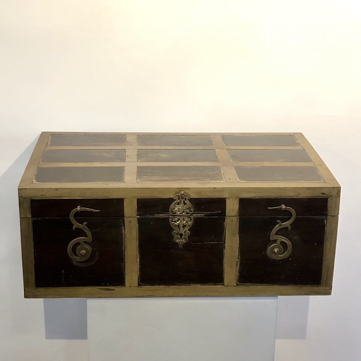 Coffre De Voyage D’époque De La  Fin XVII ème Siècle. -photo-3