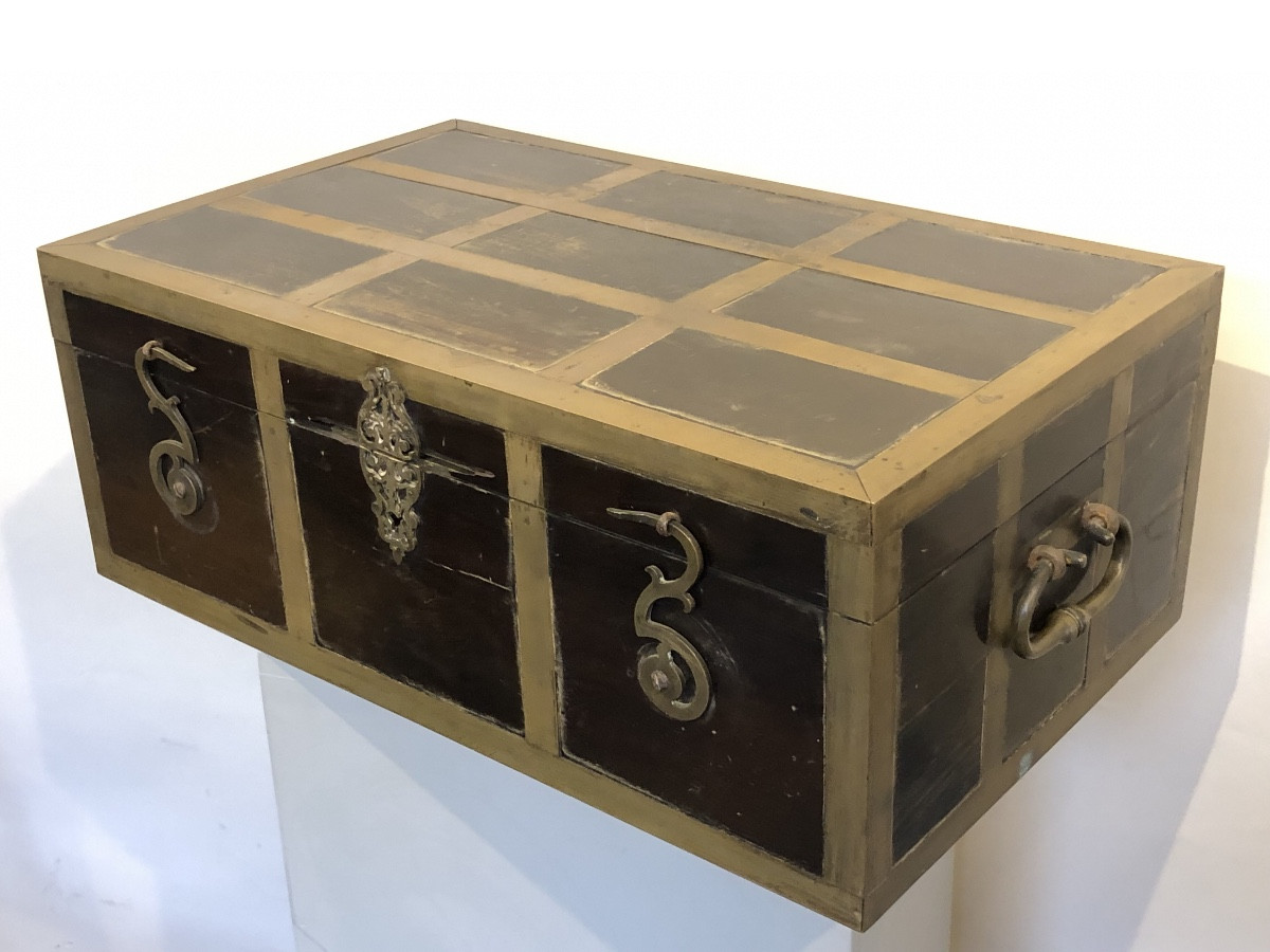 Coffre De Voyage D’époque De La  Fin XVII ème Siècle. 