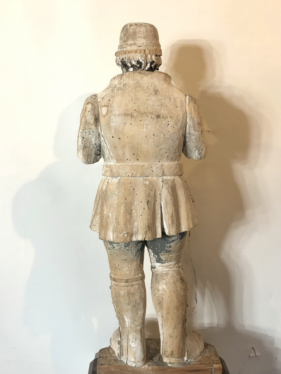 Statue représentant un bourgeois du XVIII ème siècle.-photo-4