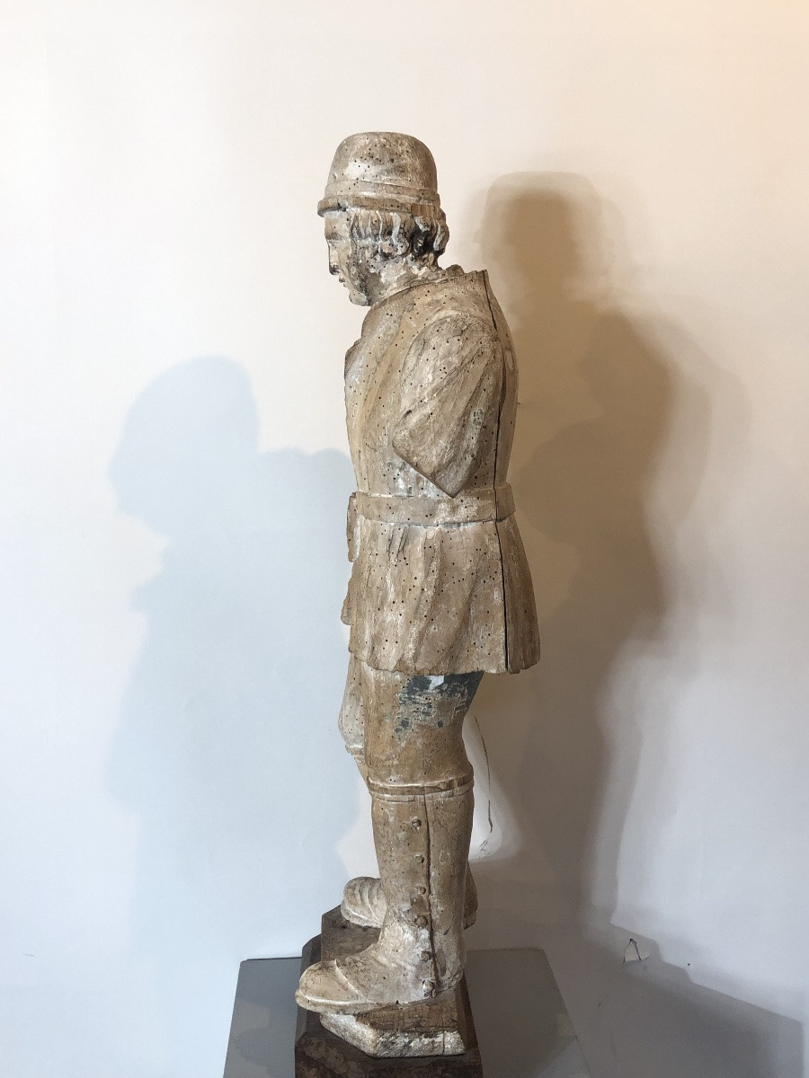 Statue représentant un bourgeois du XVIII ème siècle.-photo-4