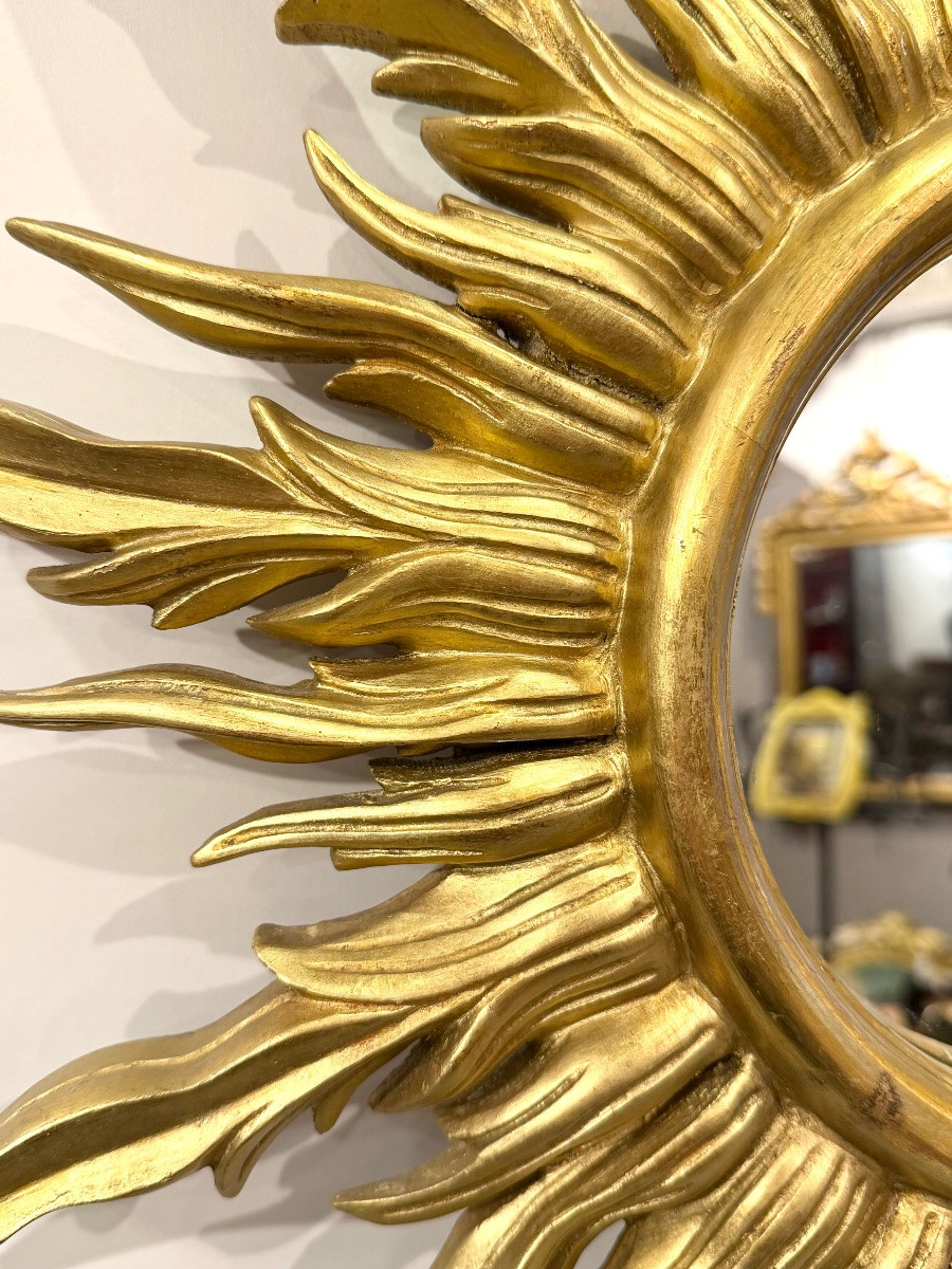 Miroir soleil en bois doré d’époque 1970.-photo-1