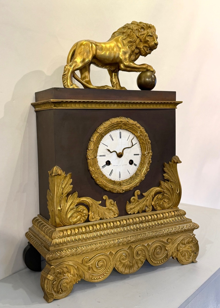 Restoration Period Clock In Gilt And Patinated Bronze. -photo-3