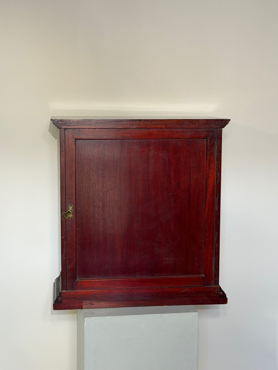 Small Display Case For Precious Objects From The 20th Century.-photo-4