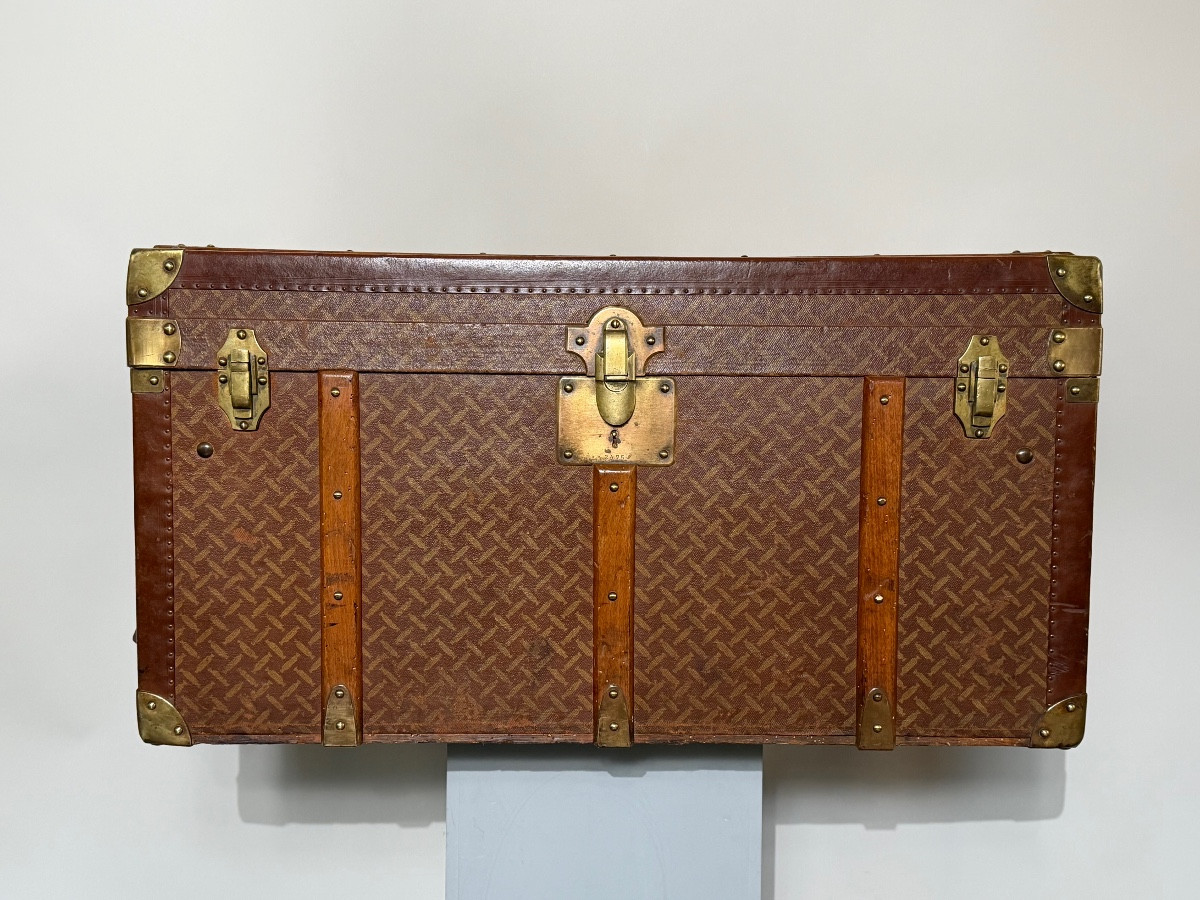 Travel Trunk From The Brand Suiis Graeser.-photo-2