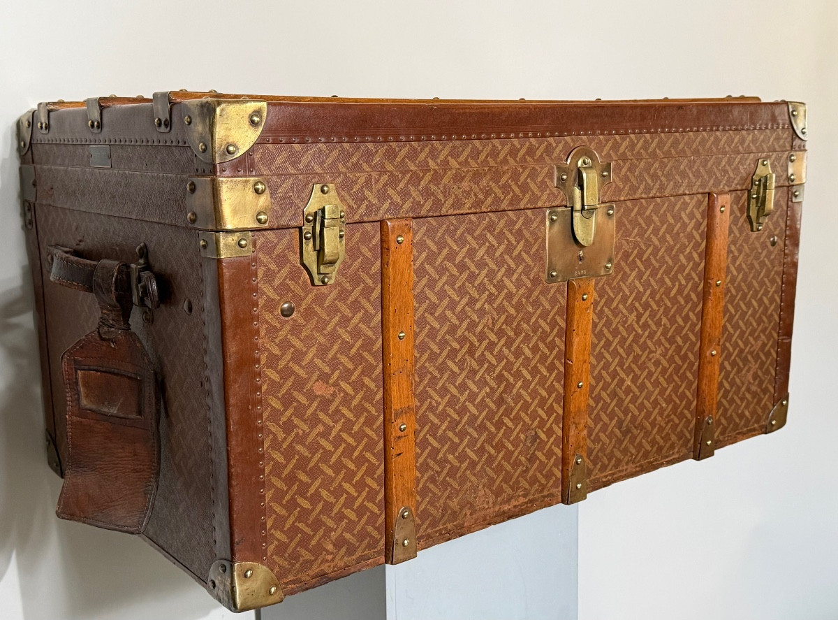 Travel Trunk From The Brand Suiis Graeser.-photo-3