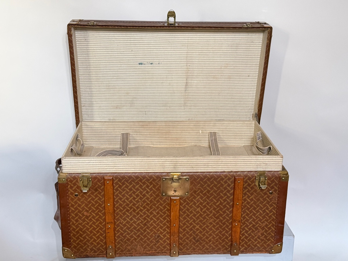 Travel Trunk From The Brand Suiis Graeser.-photo-4