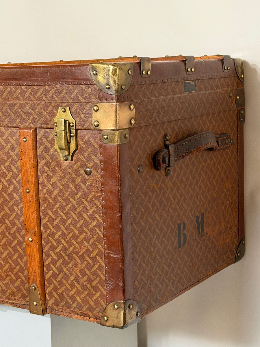 Travel Trunk From The Brand Suiis Graeser.-photo-3