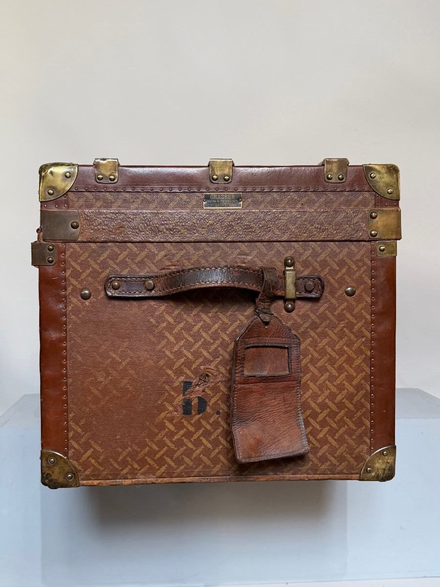 Travel Trunk From The Brand Suiis Graeser.-photo-4