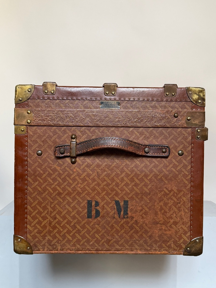 Travel Trunk From The Brand Suiis Graeser.-photo-5
