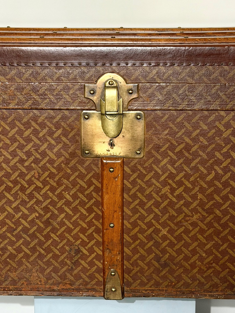 Travel Trunk From The Brand Suiis Graeser.-photo-7