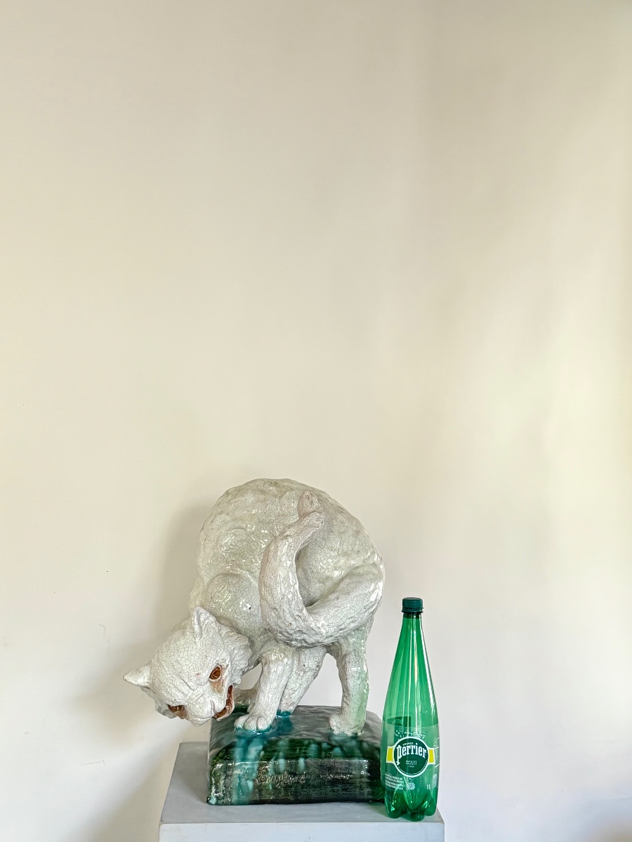Chat en faïence du Mesnil de Bavent, artiste C. Langlois. 47 cm de hauteur. -photo-3