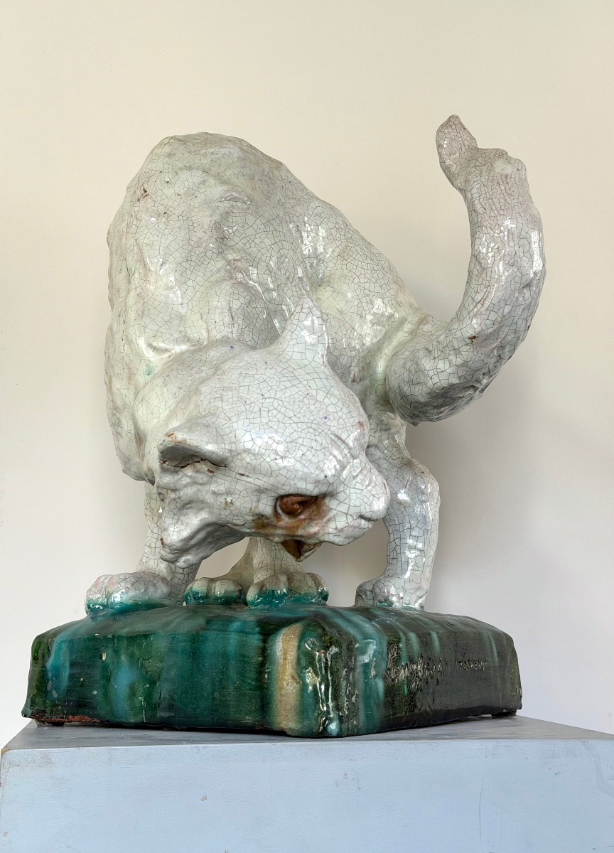 Chat en faïence du Mesnil de Bavent, artiste C. Langlois. 47 cm de hauteur. -photo-4