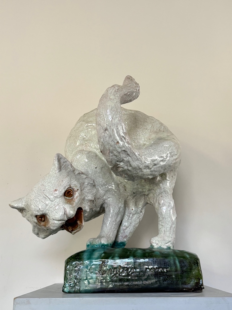 Chat en faïence du Mesnil de Bavent, artiste C. Langlois. 47 cm de hauteur. -photo-2