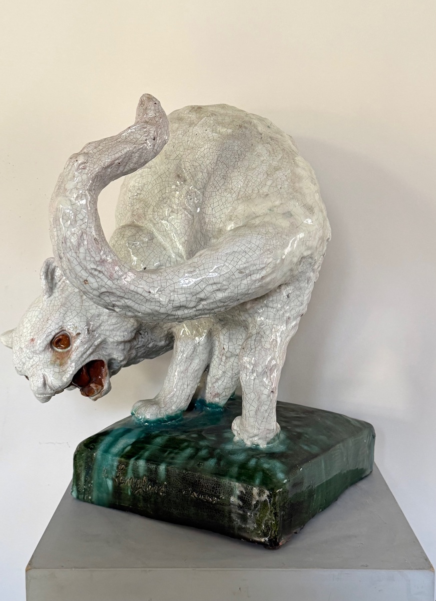 Chat en faïence du Mesnil de Bavent, artiste C. Langlois. 47 cm de hauteur. -photo-3