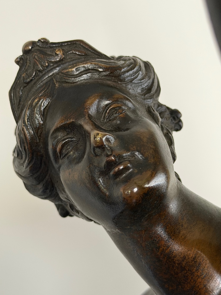 Statue représentant une allégorie posée sur la roue de la fortune. -photo-6