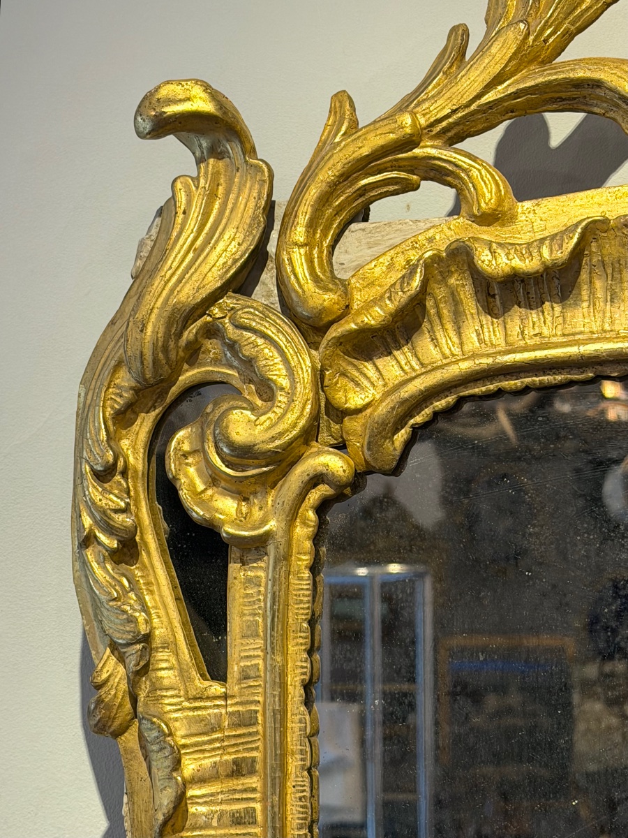 Miroir d'époque Louis XV en bois doré à l’or. -photo-1