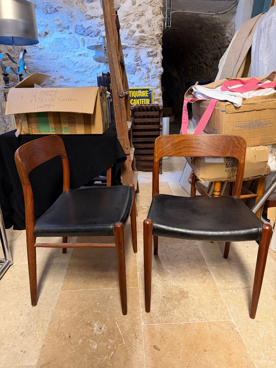 Paire de chaise Danoise en teck. Niels Otto Møller.-photo-3