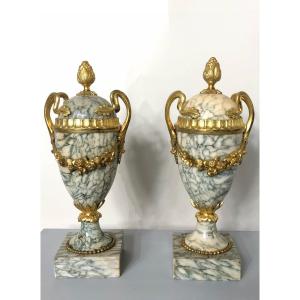 Paire De Cassolettes En Marbre Et Bronze. 