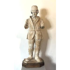 Statue représentant un bourgeois du XVIII ème siècle.