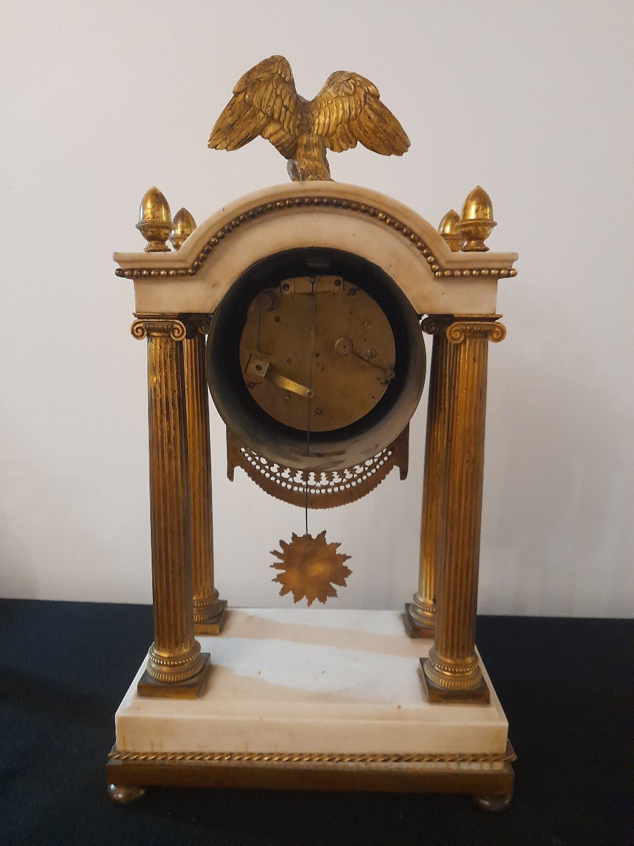 Pendule Portique epoque directoire Marbre De Carrare Et Bronze Doré Fin Du XVIIIeme Siecle-photo-2