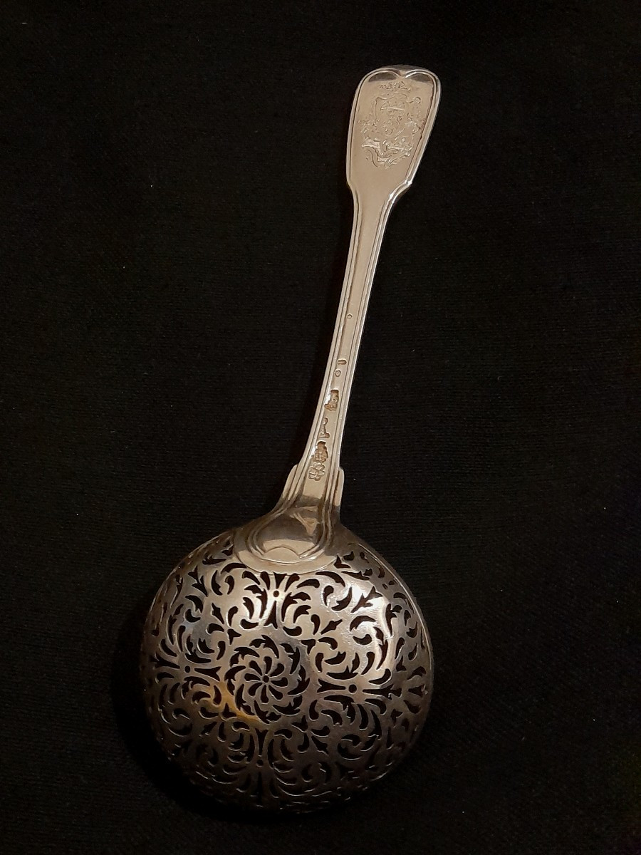 Cuillere à Saupoudrer Ou Saupoudreuse En Argent Armoiries Blason Fermiers Généraux XVIIIeme